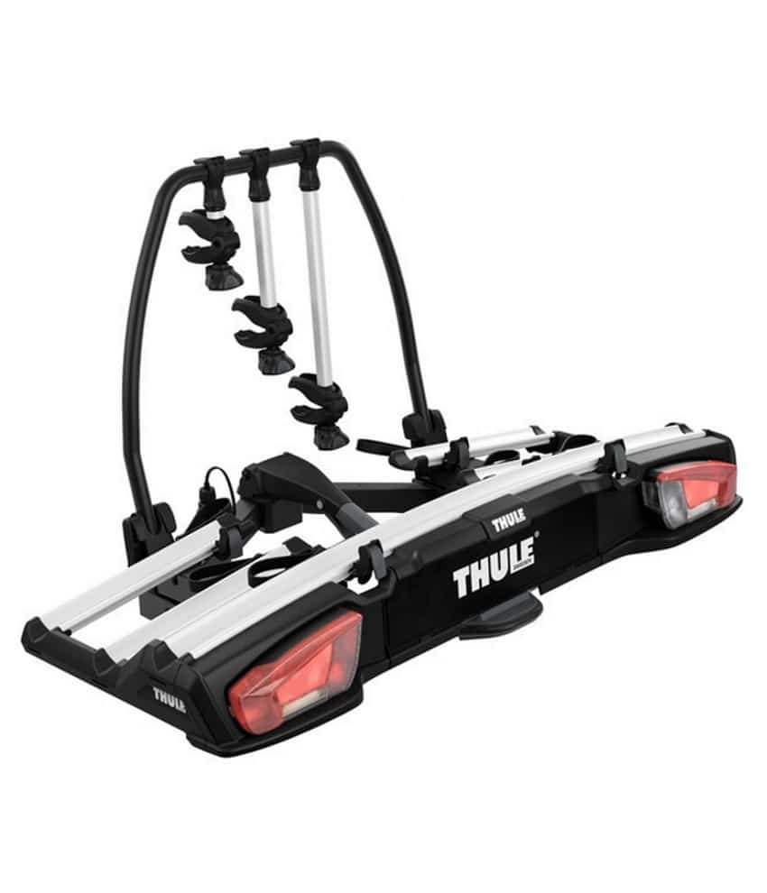 Thule-Velospace-XT-3-1.jpg Cykelhållare Thule VeloSpace XT 3 är en svart och silverfärgad cykelhållare för fordonskopplingar, med justerbara armar och integrerade bakljus.