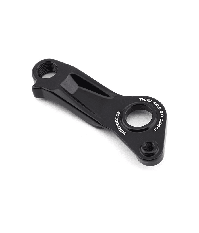 Vaxelogra_venge_tarmac.png Specialized Växelöra MY18 ROAD Thru-axel är en svart metallväxelhängare med en böjd design, tre hål, varav ett är märkt "THRU AXLE 2.0 DIRECT", och vita modellnummer på den matta ytan.