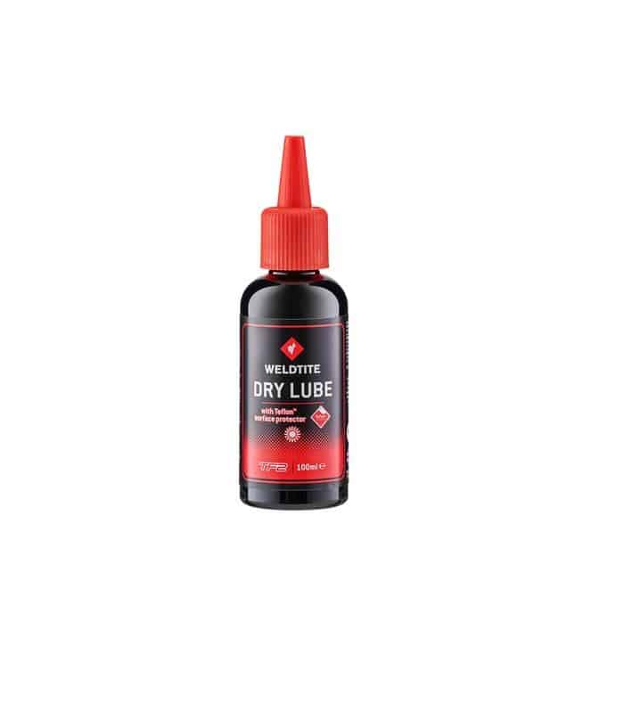 WELDTITE_Dry_Lube.jpg Weldtite Dry Lube kedjeolja i en svart flaska med röd kork och etikett. Flaskan står mot en vit bakgrund. Ljuset är jämnt och framhäver produktens detaljer.