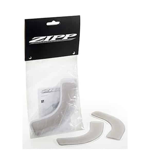 Zipp-Pad-Gel-Set.jpg Produktbild som visar ett Zipp Pad set Gel. Förpackningen är svart med vit logga, och kudden är grå. Två lösa kuddar ligger utanför förpackningen.