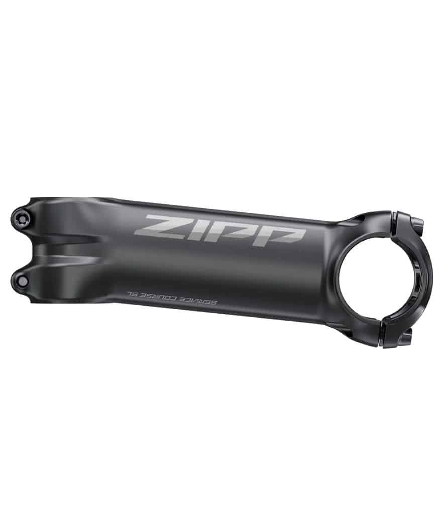 Zipp-Service-Course-SL-styrstam.jpg Detaljerad bild av en Zipp Service Course SL styrstam, vinklad +/-6°. Styrstammen är svart med silverfärgade detaljer, och bilden är tagen i studiobelysning mot en vit bakgrund.
