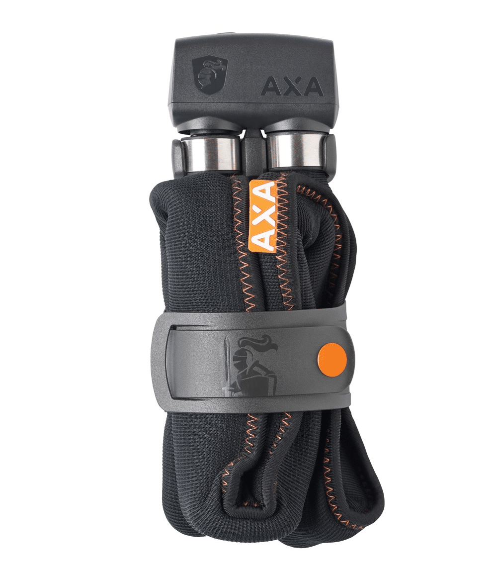 axa.foldable.1000.png Ett vikt svart och orange Kättinglås AXA Foldable 1000 cykellås med ett tygöverdrag, fäst med en grå rem med en orange knapp. AXA-logotypen finns både på låset och på remmen.