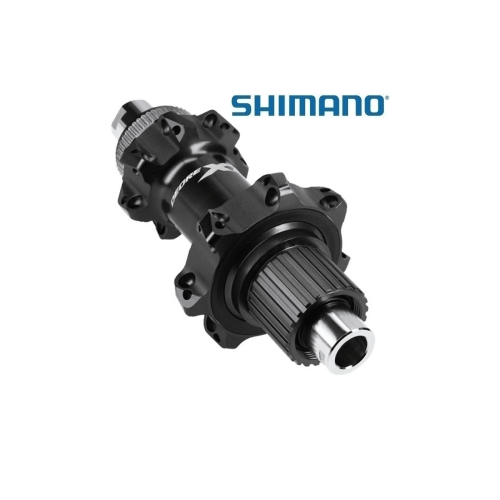 Svart Shimano XT FH-M8110 baknav, 12x148mm, framträdande i detalj med skarpt ljus som framhäver designen och texten. Professionell produktfotografering för e-handel.