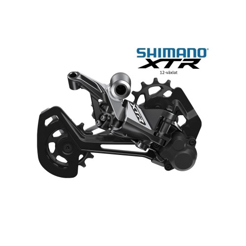 En Shimano XTR RD-M9100 Shadow+ 12-växlad bakväxel visas i studiokvalitet. Metalliska och svarta detaljer framhävs av ljuset