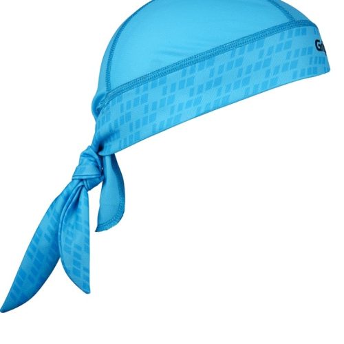 A GripGrab bandana i olika färger, visad här i ljusblått med diskret diamantmönster och sidosnodd, mot vit bakgrund.
