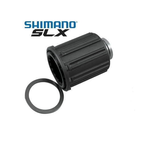 Närbild av en Shimano FH-M665 body med en svart distansbricka framför