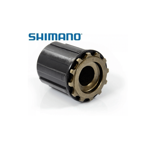 Shimano FH-RM33-navets frihjulsbody i närbild. Detaljerad bild i studiokvalitet med bra ljus som framhäver den svarta och guldfärgade metalliska finishen och de intrikata kugghjulen.