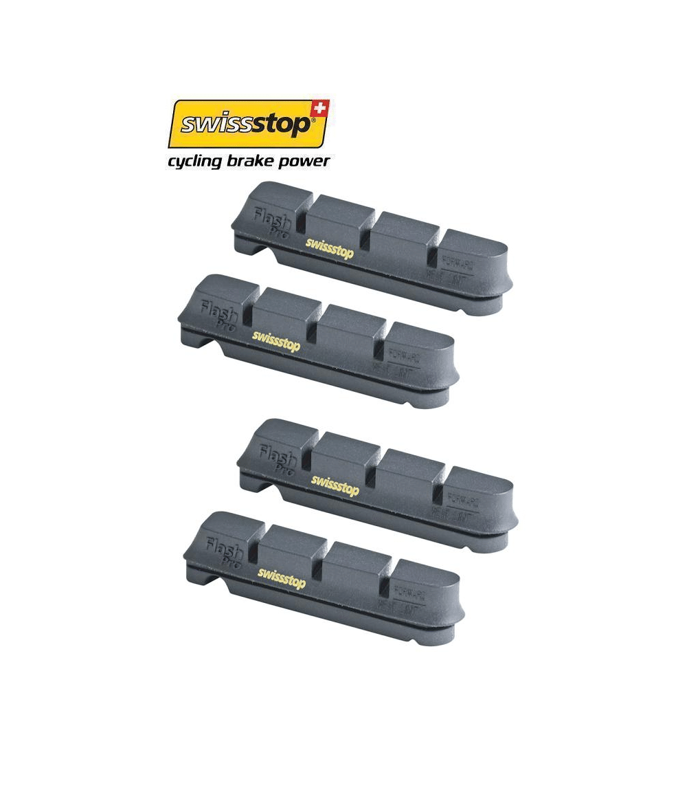 bromsbelagg-swissstop-black-prince-pro-for-carbonfalg.png Fyra Swissstop Black Prince Pro bromsbelägg för kolfiberfälgar presenteras i studioljus. Beläggen är svarta med subtila logotyper. Atmosfären är ren och produktfokuserad, med syfte att framhäva detaljerna.