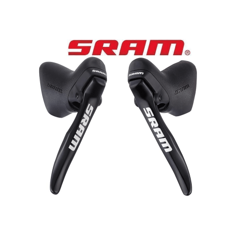 Detaljrik bild av ett par bromsreglage Sram S-500, presenterade mot en vit bakgrund med SRAM-logotypen ovanför. Belysningen framhäver deras svarta finish och design.