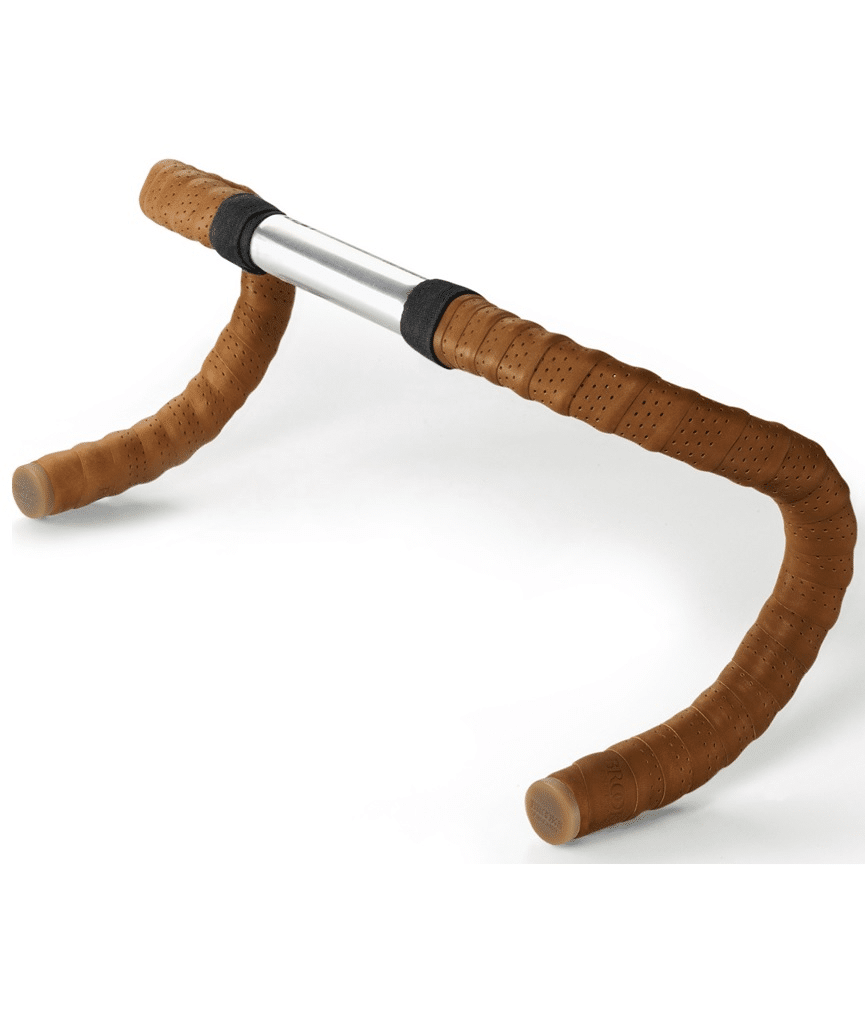 brooks-styrlinda-lader-honung.png Detaljerad bild av ett Brooks läderstyre med brunt läderstyrlinda, perfekt för presentation av produkten. Silverfärgat styre kontrasterar mot det bruna lindan. Produktfoto med mjuka skuggor.