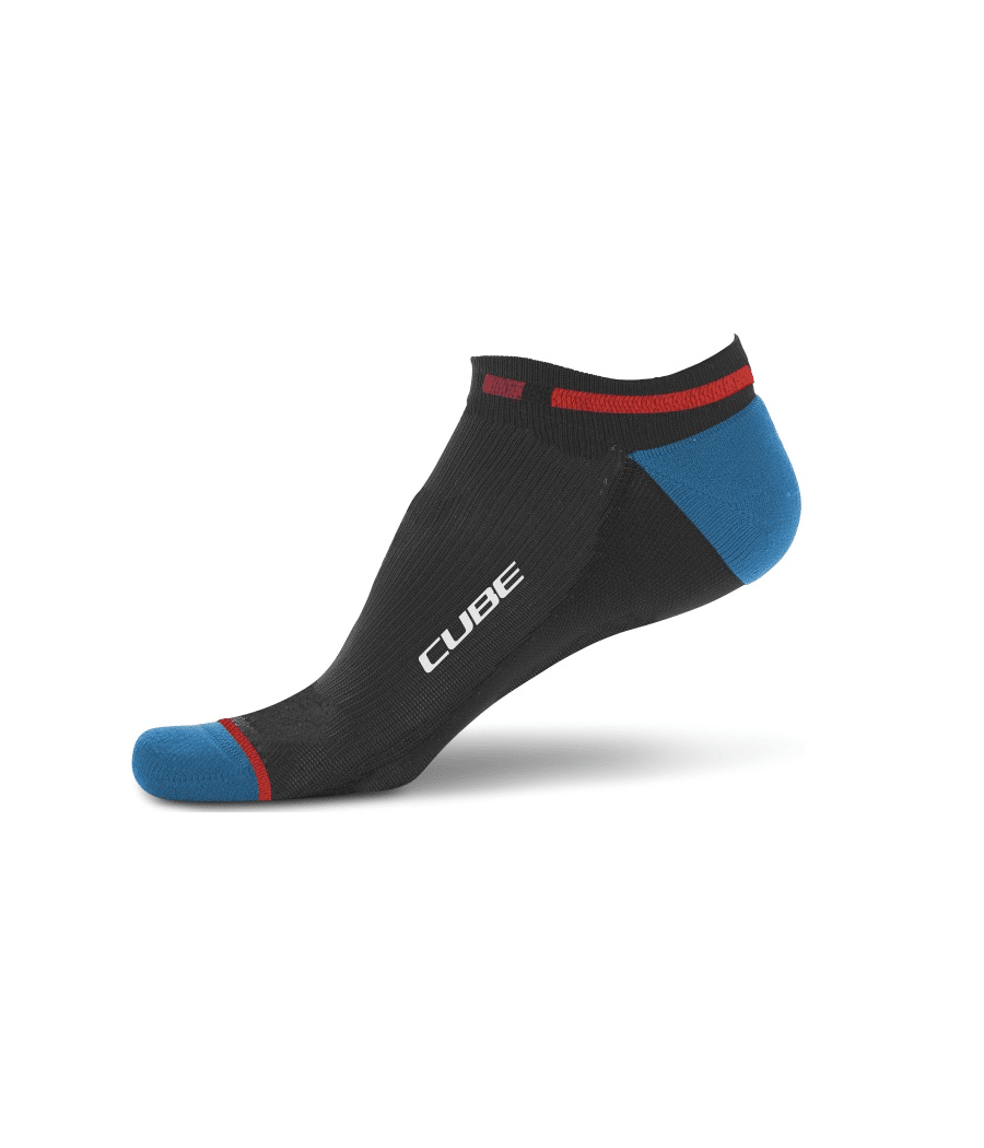 cube-sockar-korta.png Cube Teamline Low Cut cykelsockar är en svart ankelstrumpa med blå accenter på tå och häl