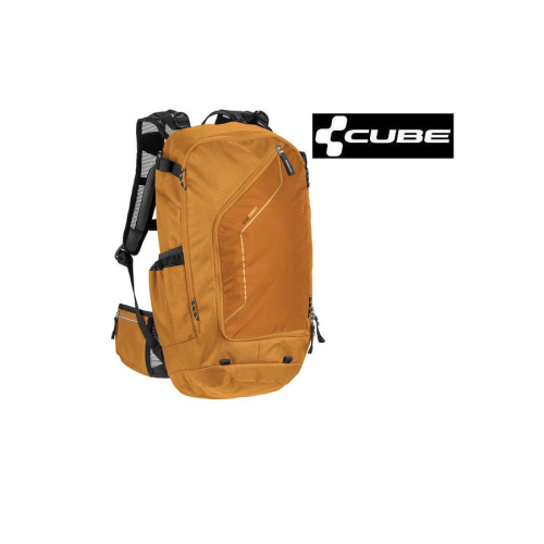 Cube Edge Twenty ryggsäck är en brun ryggsäck med flera fack med dragkedja och vadderade axelremmar, visad mot en vit bakgrund. CUBE-logotypen visas i det övre högra hörnet.
