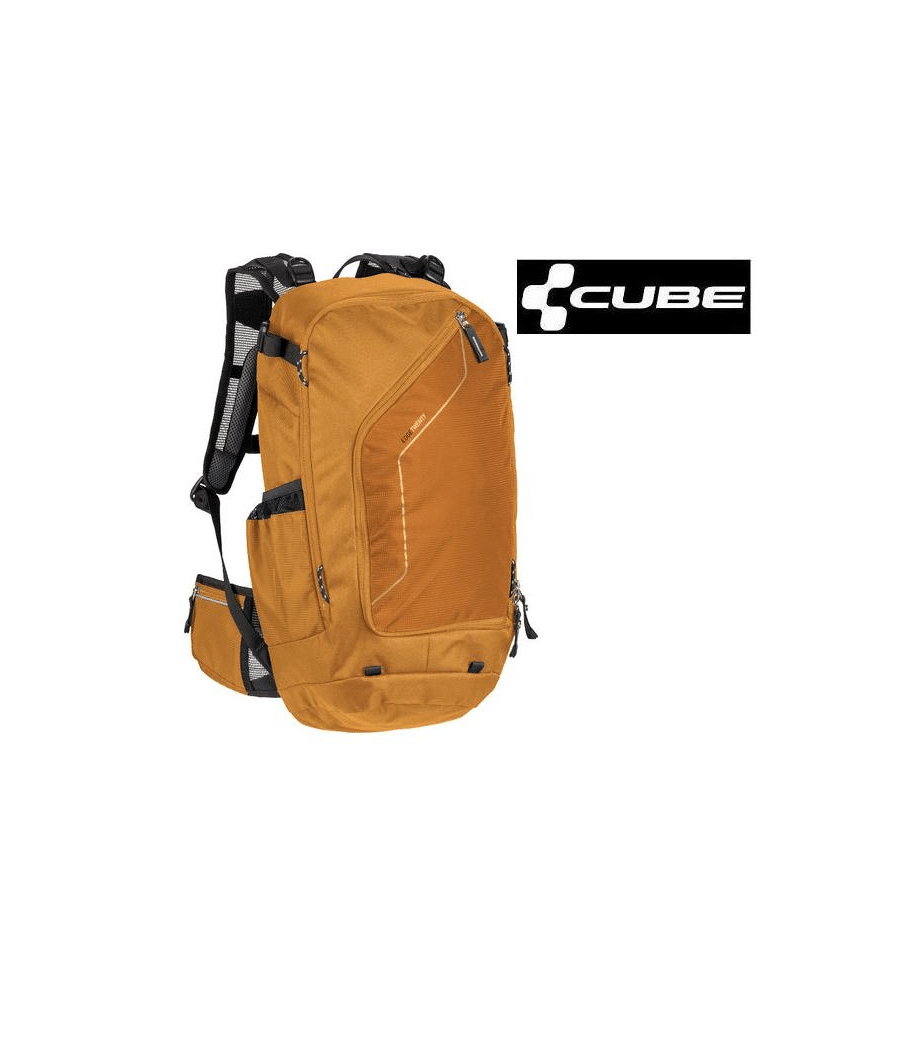 cube.edge_.twenty.png Cube Edge Twenty ryggsäck är en brun ryggsäck med flera fack med dragkedja och vadderade axelremmar, visad mot en vit bakgrund. CUBE-logotypen visas i det övre högra hörnet.