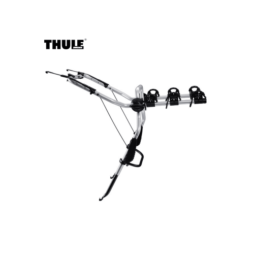 Cykelhållare Thule ClipOn 3 9104 är ett bakmonterat cykelställ för tre cyklar, som visas isolerat mot en vit bakgrund, med metallarmar, svarta remmar och monteringsbeslag.