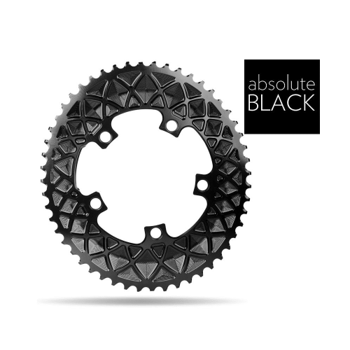 Ett detaljerat och snyggt AbsoluteBlack Premium oval yttre drev av metall i svart. Bilden har ett mjukt och jämt ljus som framhäver drevens komplexa design.