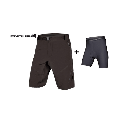 Ett par svarta Endura Hummvee shorts med innerbyxa med blixtlåsförsedda fickor och justerbart bälte, visas bredvid löstagbara svarta vadderade liner shorts.