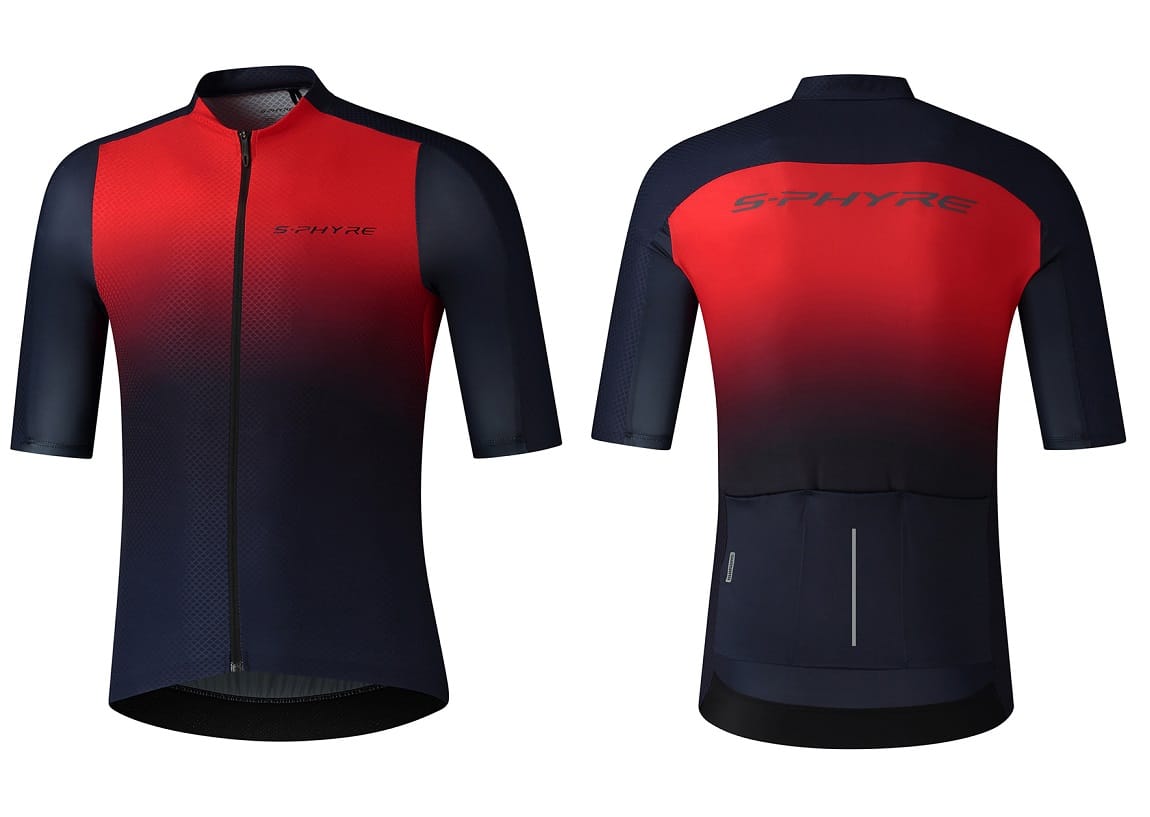 flash-jersey.jpg Fram- och baksida av Shimano S-Phyre Flash Jersey i rött och mörkblått, med korta ärmar, hel dragkedja fram, tre bakfickor och "S-PHYRE" tryckt på båda sidor.