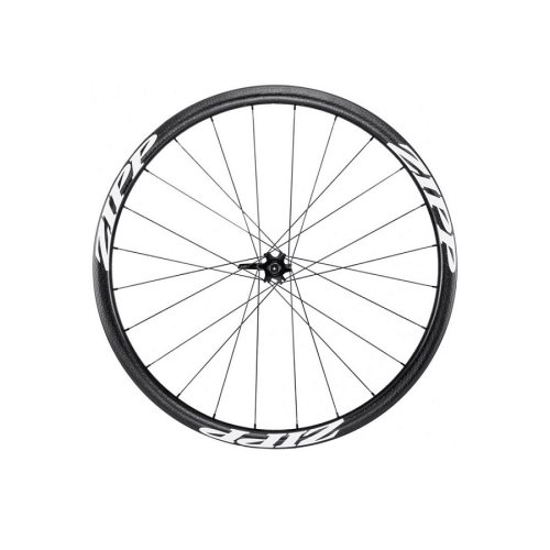 Ett bakhjul från Zipp 202 Firecrest Disc i studioljus, med fokus på fälgens textur och ekrarnas fina linjer mot den vita bakgrunden. Hjulet är i fokus, skarpt och detaljerat.