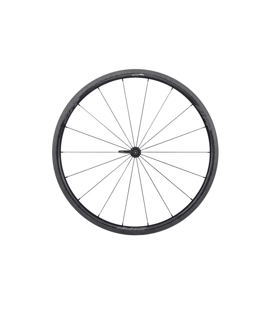 framhjul-zipp-202-nsw.png Framhjul Zipp 202 NSW, belyst av mjukt ljus. Detaljrikedom i kolfiberstrukturen och de tunna ekrarna framhävs, med en subtil skärpa som ger en professionell känsla.