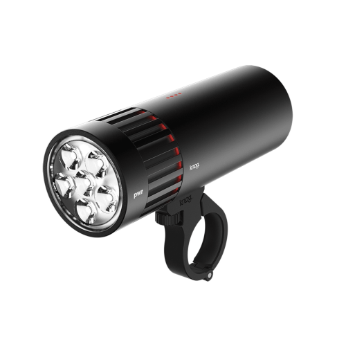 Framlampa Knog PWR Mountain 2000 lumen är en svart cylindrisk cykellampa med sex LED-lampor, en "PWR"-knapp och ett fäste för montering på styret.