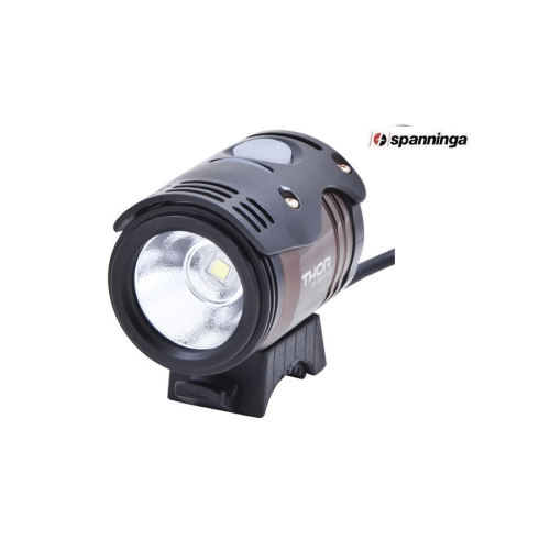 En svart och silverfärgad Framlampa Spanninga Thor 1100 lumen cykelstrålkastare med klar lins och monteringsfäste, mot en vit bakgrund. Spanningas logotyp syns i det övre högra hörnet.