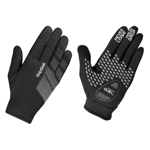 Grip Grab Ride Windproof handske är ett par svarta helfingrade cykelhandskar med greppmönster och text på handflatorna och fingrarna, på bilden visar ena handsken handflatan och den andra baksidan.