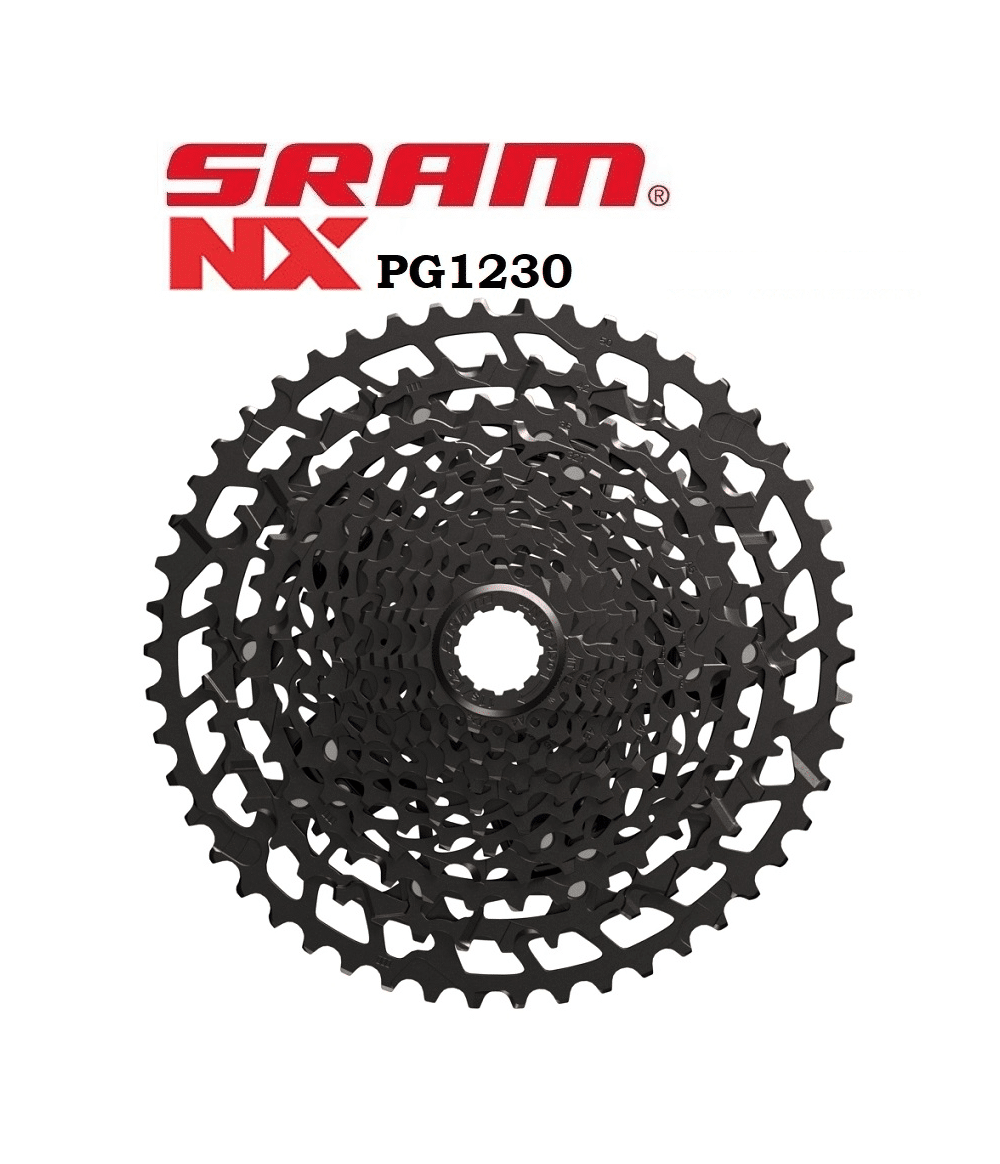 kassett-sram-pg-1230.png Sram PG-1230 kassett, en 12-växlad komponent av hög kvalitet. Intensivt ljus framhäver detaljerna i konstruktionen och den svarta finishen, perfekt för mountainbike-entusiaster.