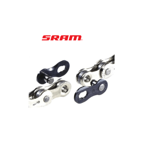 Detaljrik närbild av SRAM PowerLock kedjelås för 10-växlade cyklar. Ljusa metalldelar kontrasteras mot mörka lås, med SRAM-loggan synlig i bakgrunden.