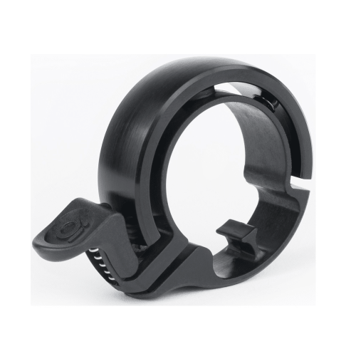 En närbild av Ringklocka Knog Oi Classic large svart visar den minimalistiska svarta runda designen med ett integrerat tumgrepp, mot en vit bakgrund.