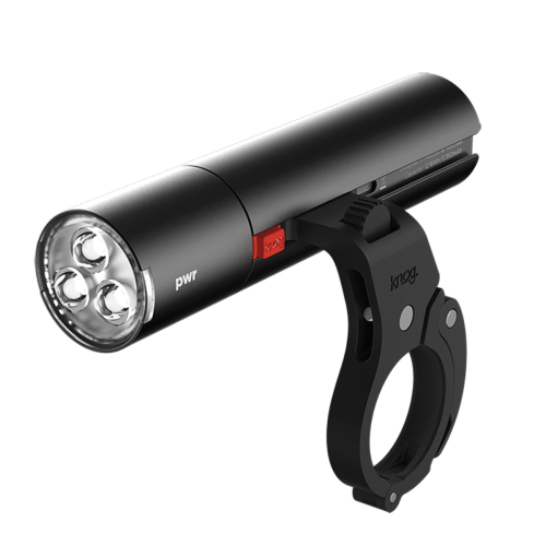 Framlampa Knog PWR Road 700 lumen är en svart cylindrisk cykelstrålkastare med tre LED-lampor, en röd knapp och ett "Knog"-fäste för montering på styret.