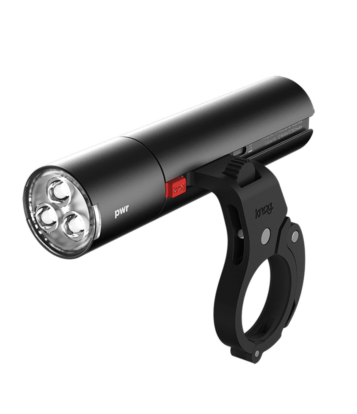 knog.pwr_.road_.700l.png Framlampa Knog PWR Road 700 lumen är en svart cylindrisk cykelstrålkastare med tre LED-lampor, en röd knapp och ett "Knog"-fäste för montering på styret.