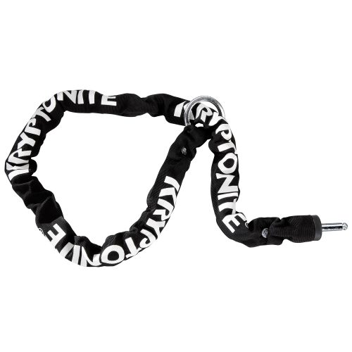 En svart Kryptonite plug-in-kedja med vita bokstäver som stavar varumärket. Kedjan är delvis formad som en ögla och låset är synligt i änden. Bakgrunden är ljus och jämnt belyst.