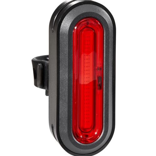 Baklampa Kryptonite Avenue R-50 Cob är en svart och silverfärgad rektangulär baklykta för cykel med en röd upplyst mitt, monterad på en svart justerbar rem.