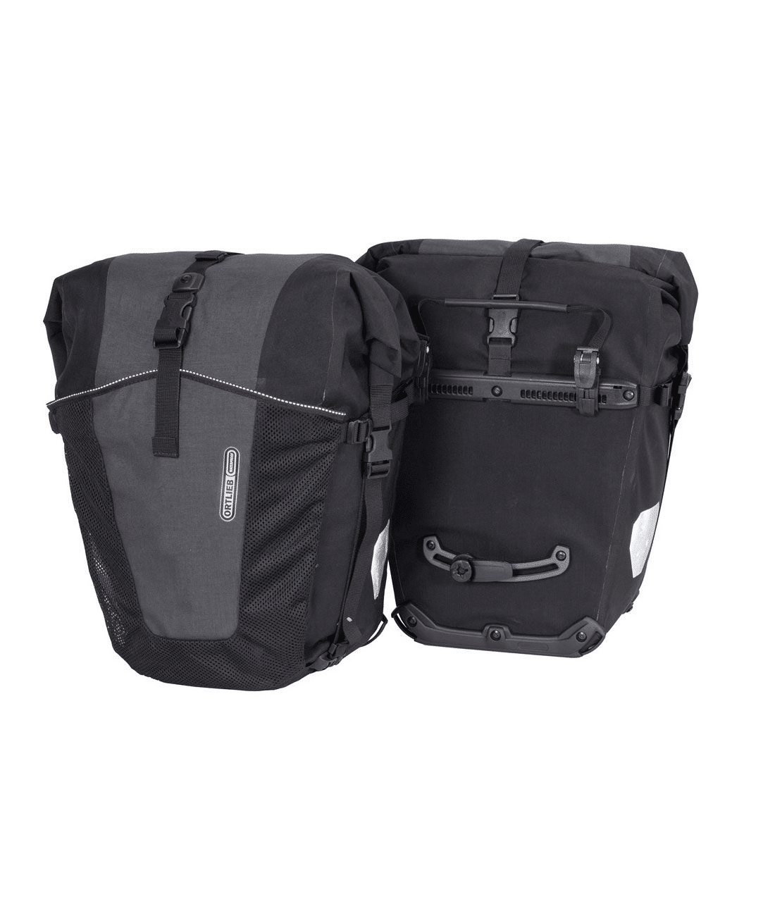 ortlieb.backroller.plus_.svart_.gra_.png Par av Ortlieb Back-Roller XL Plus packväskor i svart och grått visas i en studiobild med jämnt ljus. Detaljer som spännen, meshfickor och reflektorer är väl synliga.