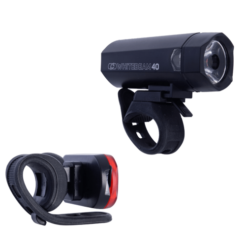 Belysningsset OXC Bright Torch 40/2 lumen är ett svart cykelljusset med en "Whitebeam 40" framlampa och en kompakt röd baklampa, båda med gummiband, mot en vit bakgrund.