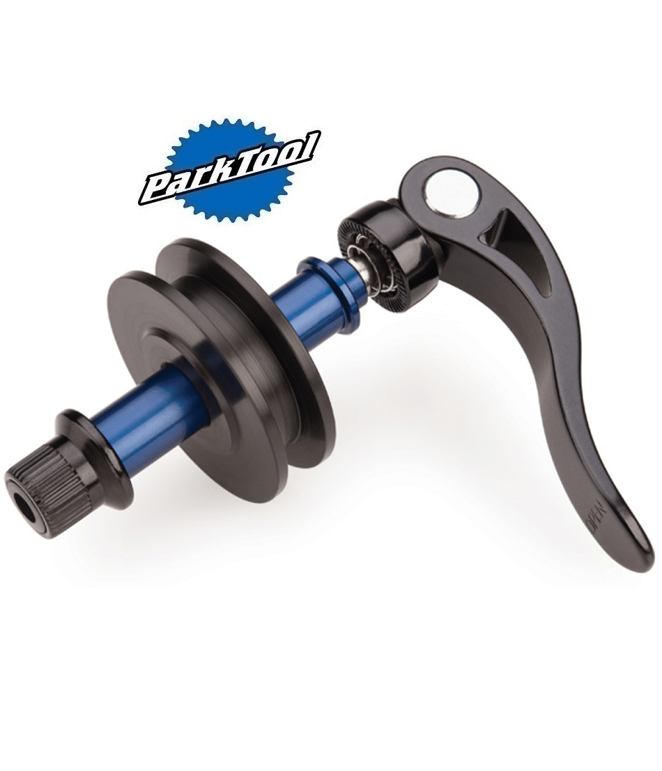 park-tool-dummy-nav.png Verktyg Park Tool DH-1 Dummy nav är ett cykeltillbehör med blå spindel, svart snabbkopplingsspak och svarta skivformade ändar, som visas på en vit bakgrund med Park Tool-logotypen.