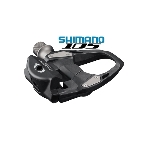 En detaljerad bild av en Shimano 105 PD-R7000 SPD-SL cykelpedal. Atmosfären är ren och modern, med stark belysning som framhäver pedalens svarta design och silverfärgade detaljer.