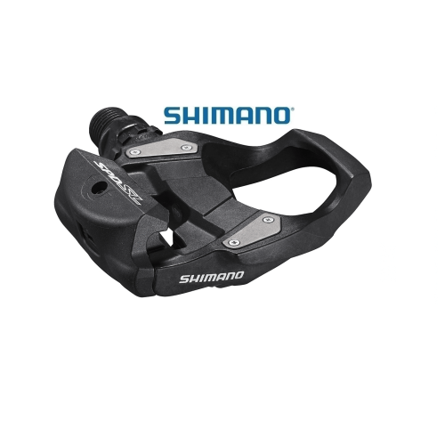 Shimano PD-RS500 SPD-SL pedalen i svart, presenterad i studiobelysning. Detaljerad bild som framhäver pedalens textur och logotyperna. Perfekt för cykelentusiaster som söker högpresterande komponenter.