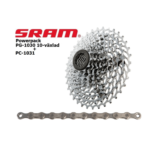 Produktbilden visar en SRAM Powerpack PG-1030/PC-1031, ett 10-växlat kassett- och kedjeset. Kassetten glänser i metalliskt silver, medan kedjan ligger rakt under och bär tydliga SRAM-logotyper. Ljuset accentuerar detaljerna, vilket ger en professionell och inbjudande presentation.