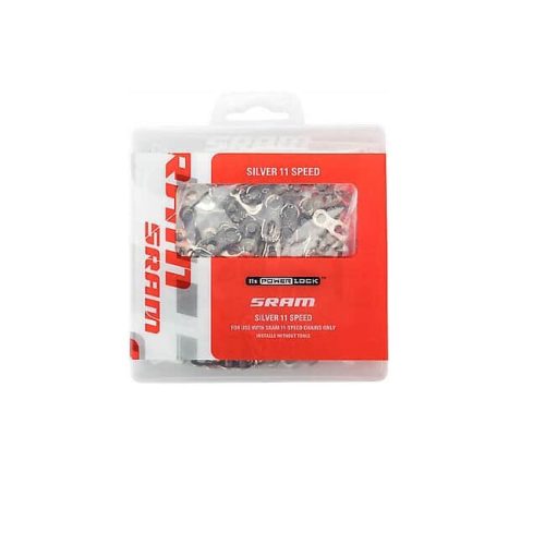En närbild av en Sram PowerLock Silver 11-växlad kedjelås i en genomskinlig plastförpackning med röd etikett. Kedjan är synlig genom ett fönster på förpackningen, med tydlig text om dess specifikationer och användningsområden.
