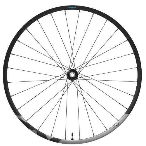 Ett framhjul Shimano M8120 29 tums Boost avbildat mot en vit bakgrund. Hjulet har svarta ekrar, en svart fälg och en silverfärgad sektion med "DEORE XT" tryckt.