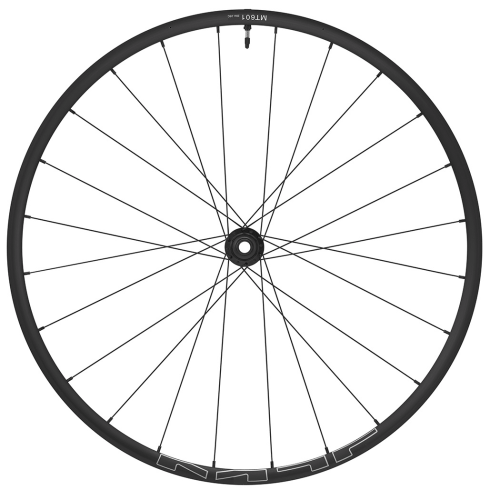 Cykelhjul Shimano WH-MT601 med svarta ekrar mot en vit bakgrund. Hjulet är centrerat i bilden med fokus på detaljer som fälgens märkning och ventil.