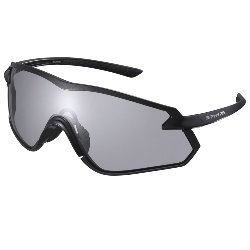 Shimano S-Phyre X glasögon är svarta sportsolglasögon med ett enda omslutande spegelglas, vinkelformad ramdesign, nässkydd och "S-PHYRE" på skalmen.