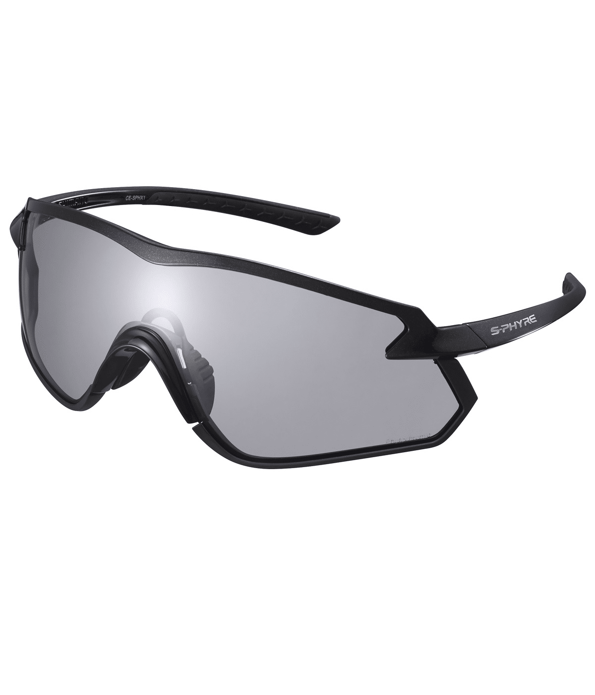 shimano.sphyre.glasogon.svart_.png Shimano S-Phyre X glasögon är svarta sportsolglasögon med ett enda omslutande spegelglas, vinkelformad ramdesign, nässkydd och "S-PHYRE" på skalmen.