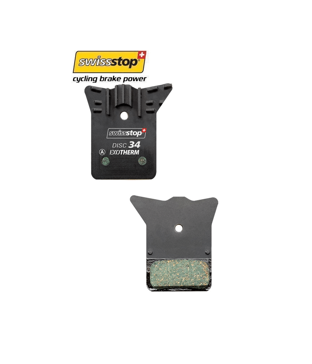 skivbromsbelagg-swissstop-exotherm-disc-34.png Två skivbromsbelägg från Swissstop, modellen Exotherm2 Disc 34, visas mot en vit bakgrund. Belysningen är jämn, framhäver detaljerna i beläggen och deras textur.
