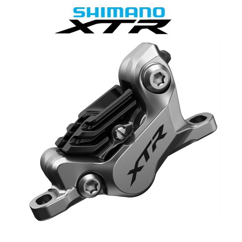 Detaljerad bild av ett Shimano XTR BR-M9120 skivbromsok i silvergrått, fram och bak. Stark belysning framhäver de exakta linjerna och materialens textur.