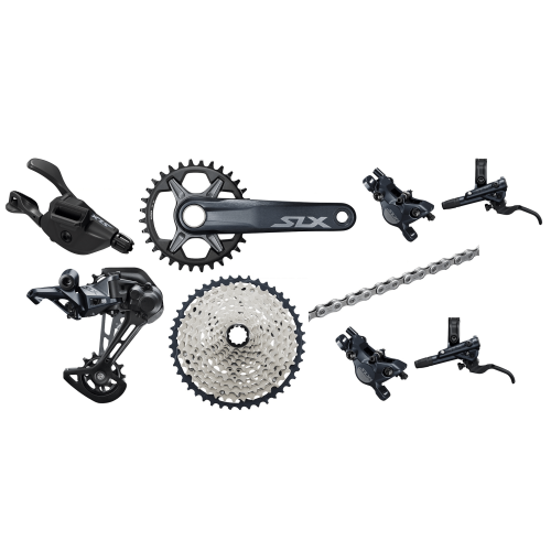 En detaljerad bild av Shimano SLX M7100 34T, 1x12s komponentsgruppen med enastående klarhet och belysning, vilket visar varje del i perfekt fokus mot en ren, vit bakgrund.