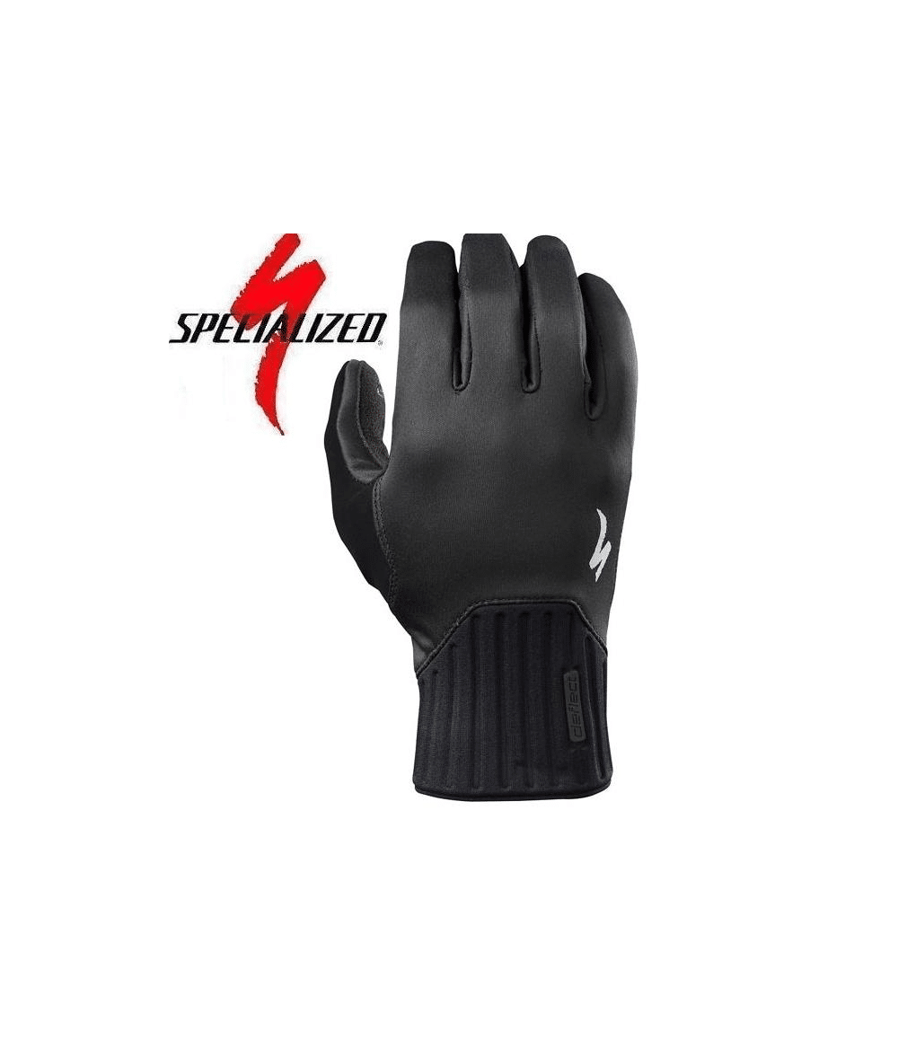 specialized-deflect-svart.png En svart Specialized Deflect vinterhandske visas upprätt med handflatan vänd bort, med den vita Specialized-logotypen på baksidan, en ribbad handledsmanschett och Specialized-varumärket och den röda logotypen ovanför på en vit bakgrund.
