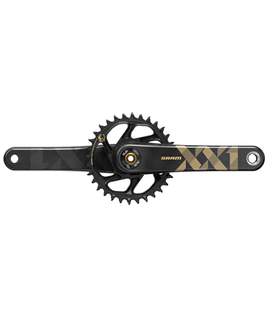 sram-vevparti-xx1-eagle-boost-gul-dub.jpeg Sram XX1 Eagle DUB Boost 32T vevparti, med en svart färg och guld detaljer. Den är skarpt upplyst, vilket framhäver de tekniska detaljerna och den höga kvaliteten.