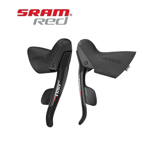 Växelreglage Sram Red par, 2x11s, i detalj. Svarta reglage med texten "Red" och "Sram". Ljuset framhäver designen, placerade mot en ren, vit bakgrund.
